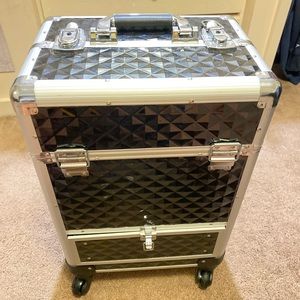 Rolling Black Makeup Caboodle. Many Compartments